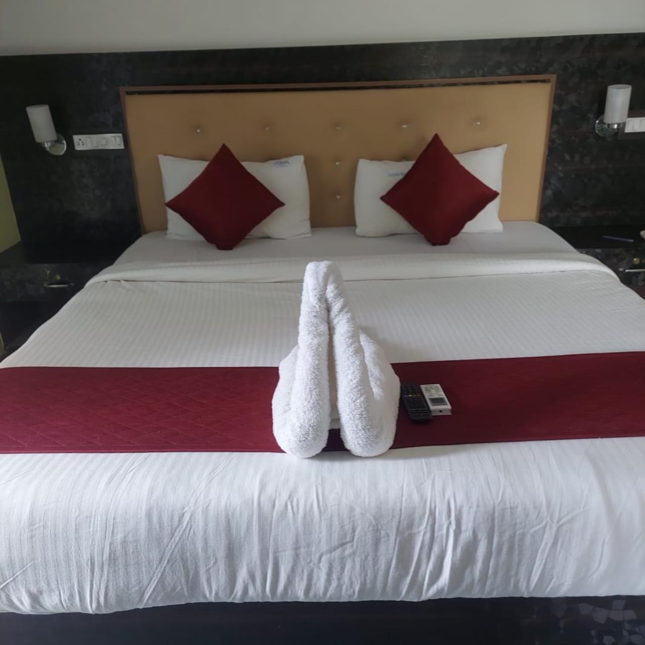 Dolphin Resort Yelagiri Exteriör bild